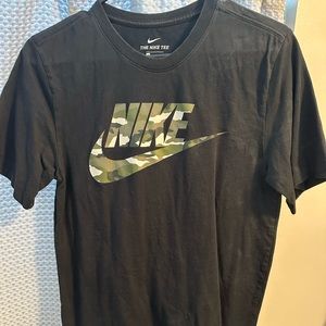 nike shirt size small